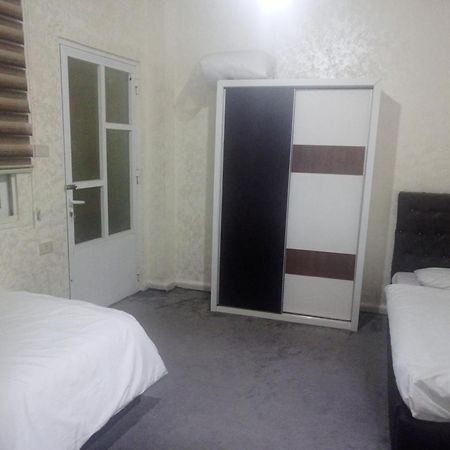 Jarajreh Apartments/ Hotel Karak Rum bild