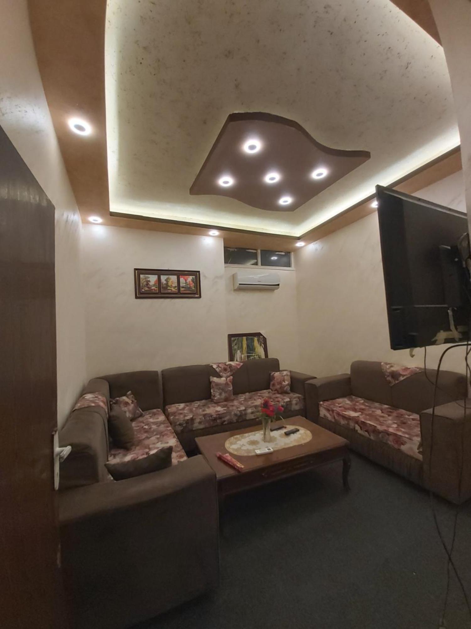 Jarajreh Apartments/ Hotel Karak Rum bild